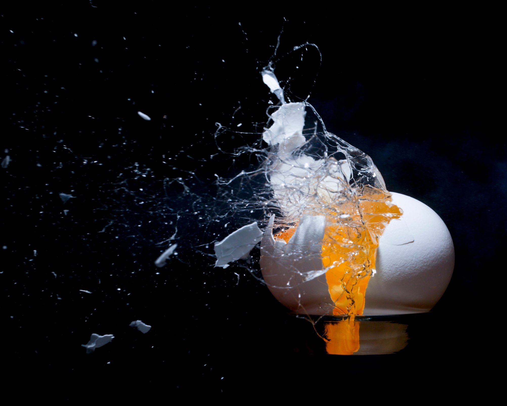 Breaking egg